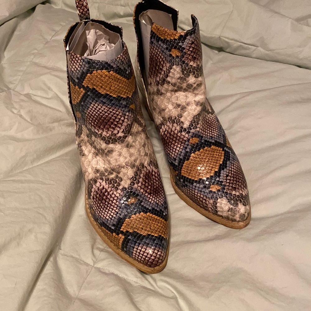 Arider Girl ankle booties